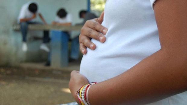 El aborto de una mujer tras siete meses de gestación aviva el debate en Colombia