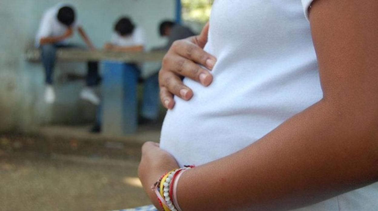 El aborto de una mujer tras siete meses de gestación aviva el debate en Colombia