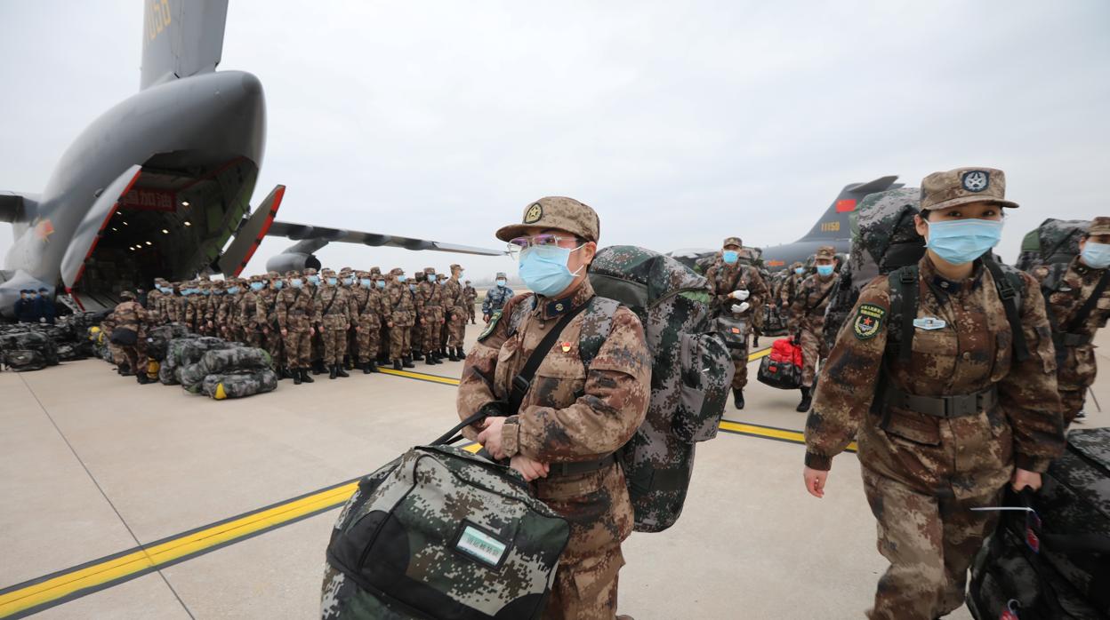 Ejército chino desplegándose en Wuhan