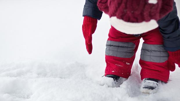 Cuatro niños sobreviven a una tormenta de nieve en Alaska gracias a un hoyo que cavaron en el suelo