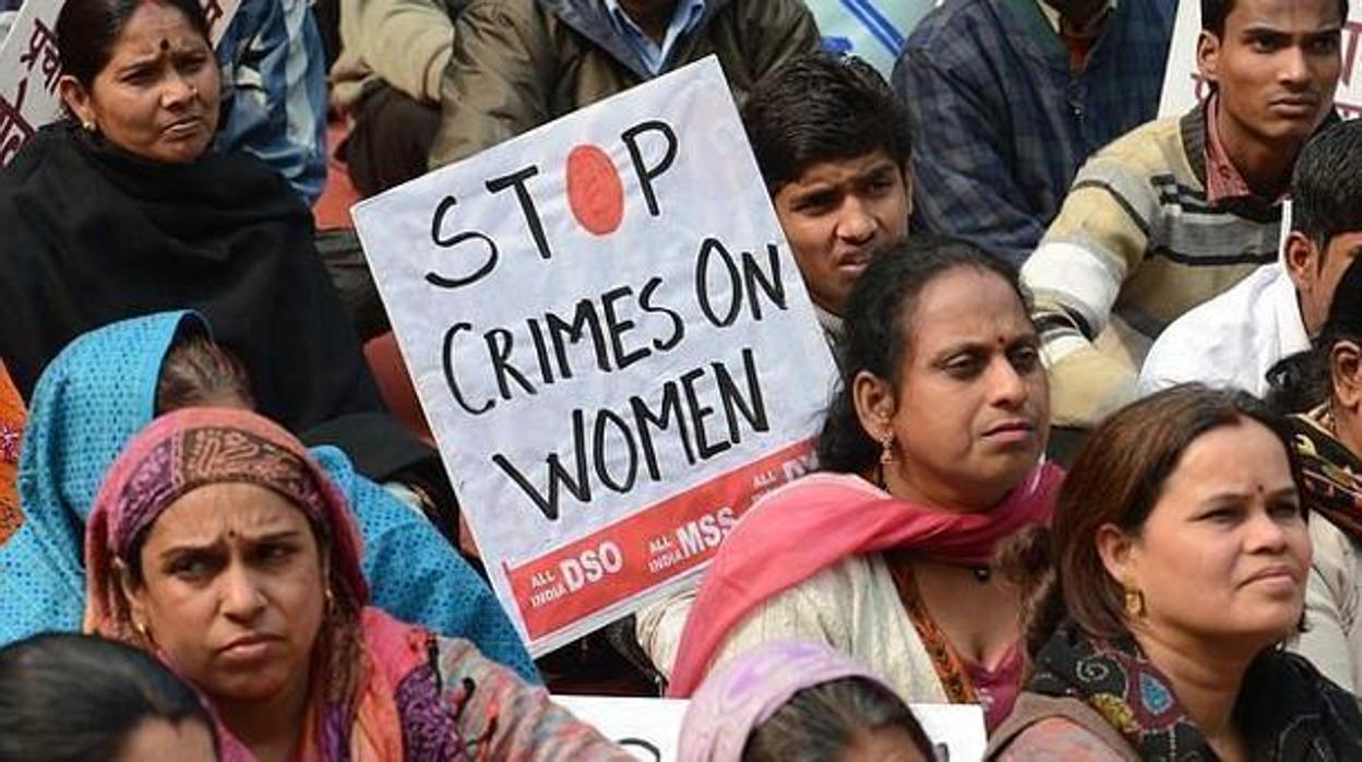 Una protesta india contra la violación de las mujeres