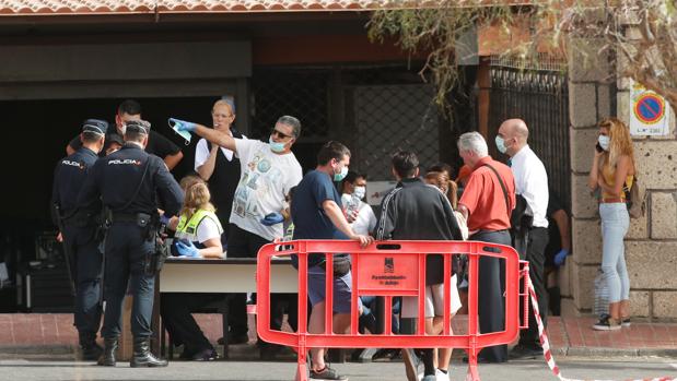 Un juez avala la cuarentena por coronavirus en el hotel del sur de Tenerife pese a las quejas de algunos clientes