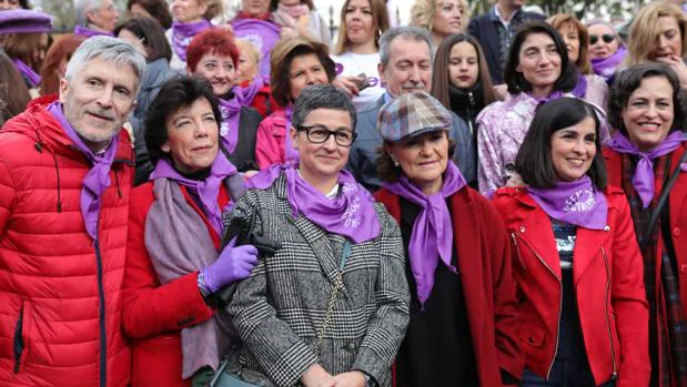 PSOE y Podemos pugnan por patrimonializar la igualdad en la marcha, que acaba «expulsando» a Cs