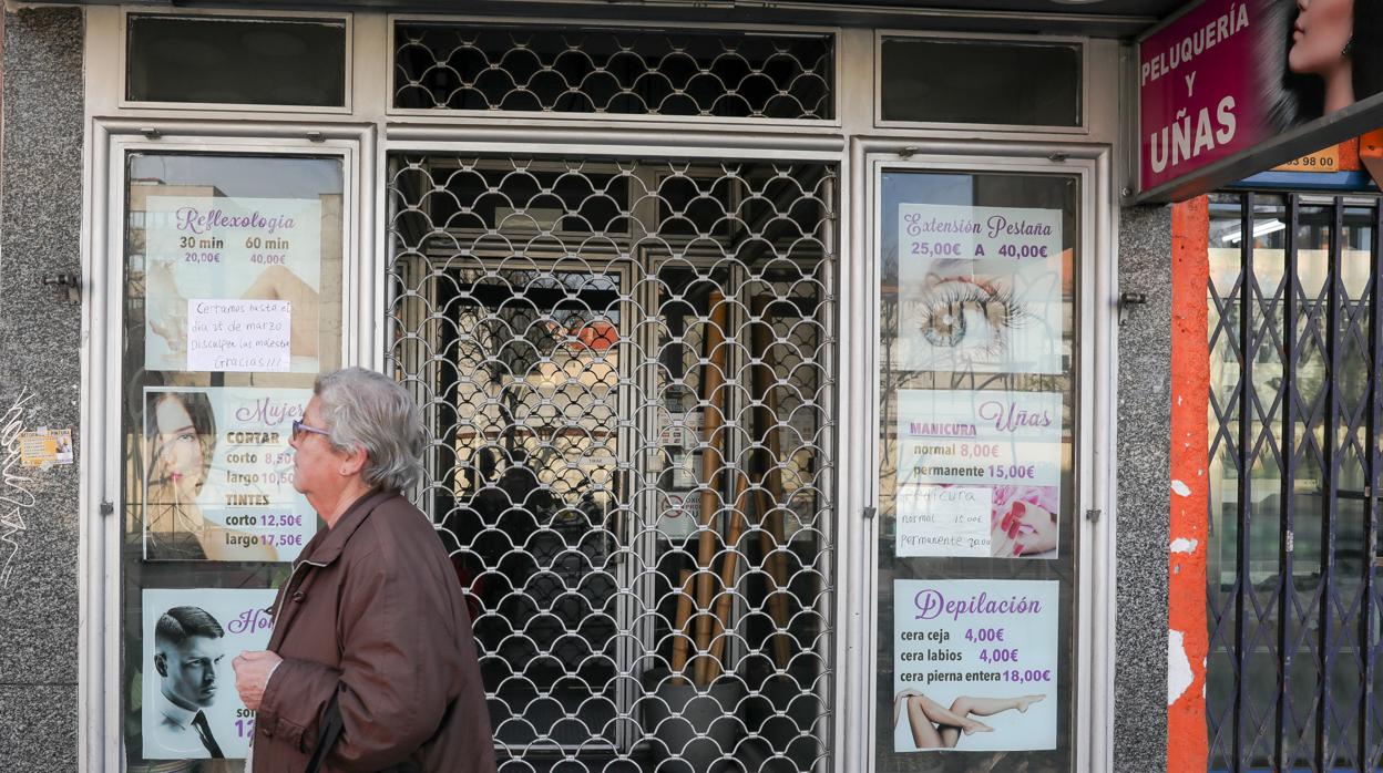 Sanidad asume la recomendación de cerrar las peluquerías pero le da un toque de atención a Ayuso