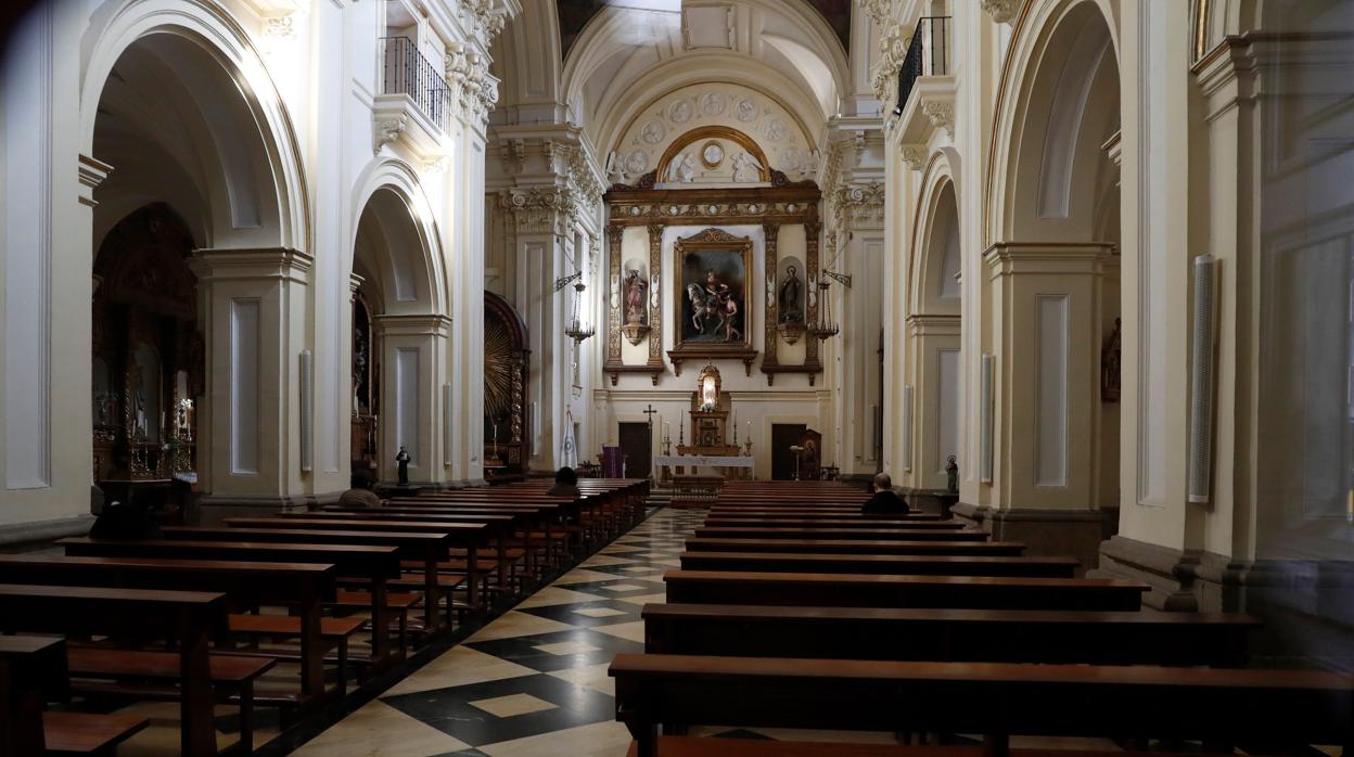 Iglesia casi vacía en Madrid por el coronavirus