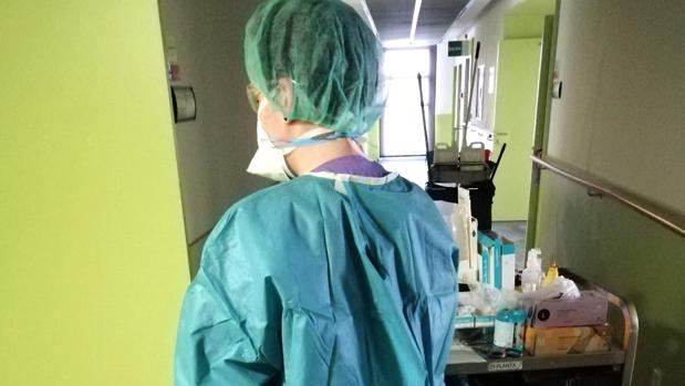 Pilar, enfermera en una residencia de ancianos: «El coronavirus ataca sin piedad en 24 horas»