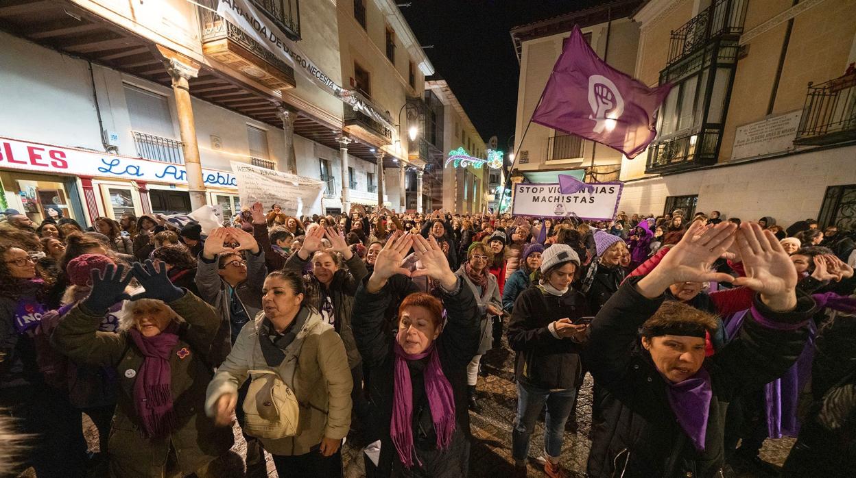 Cientos de personas en una concentración de apoyo a la víctima del conocido como caso Arandina