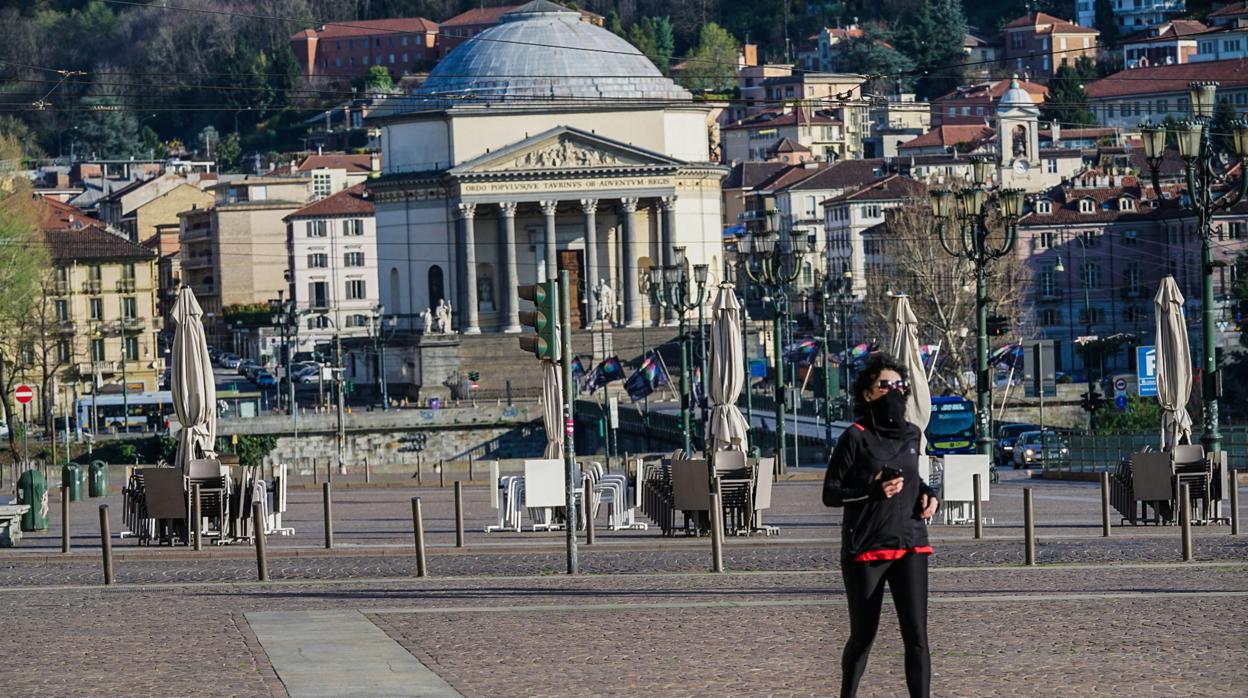 Disminuyen los positivos en Italia, pero aumentan las víctimas: 743 fallecidos en un solo día