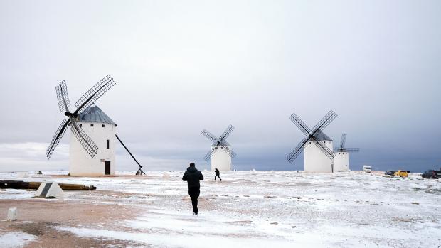 Vuelve el frío de enero: la caída de las temperaturas y la nieve ponen en riesgo a diez provincias