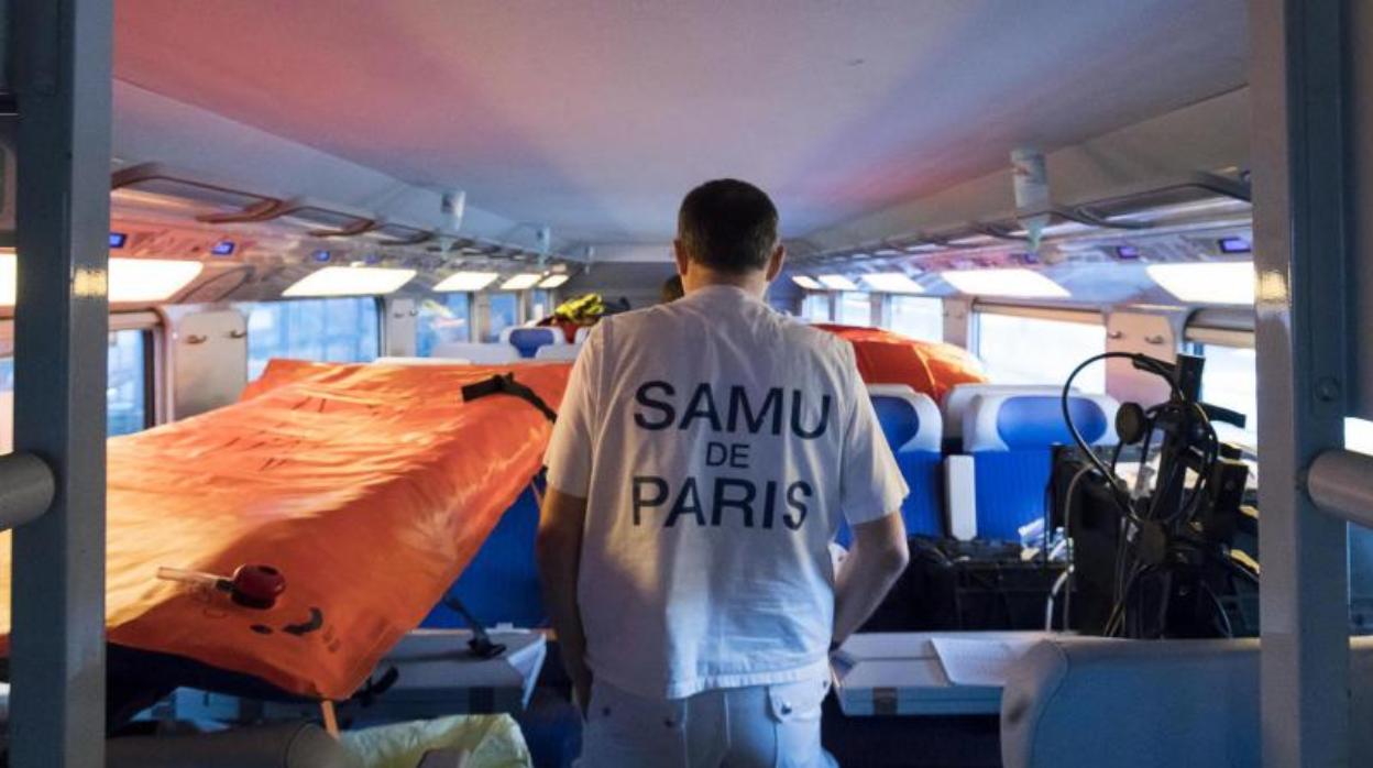 Imagen de un miembro del Servicio de Ayuda Médica de Emergencia de París (SAMU)