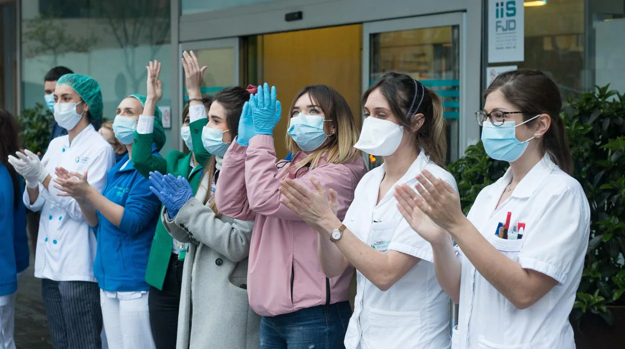 Enfermeras de la Fundación Jiménez Díaz con mascarillas