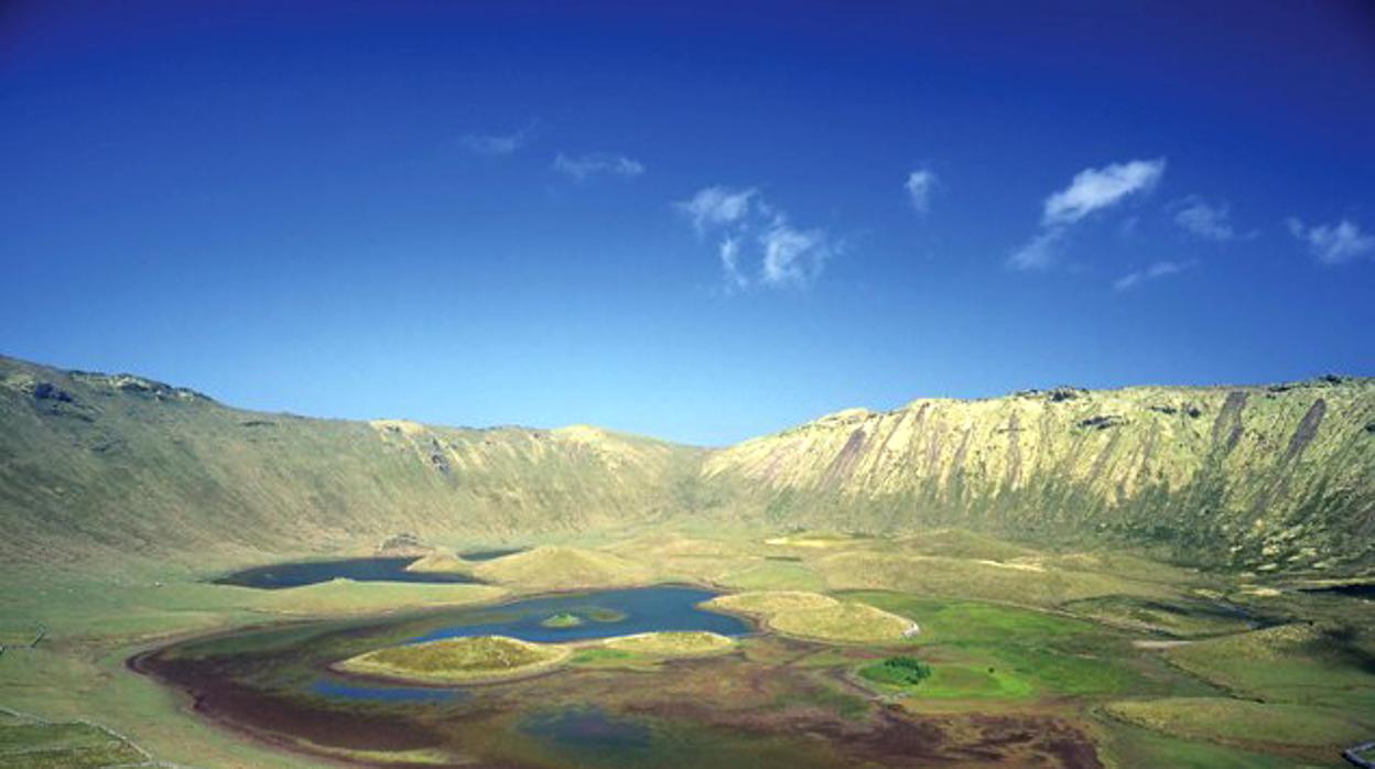 El cráter-laguna de Caldeirao, sorprendente