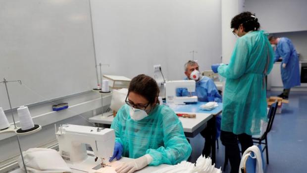 Sanidad prohibió el 2 de marzo a los fabricantes de mascarillas sanitarias venderlas fuera de España