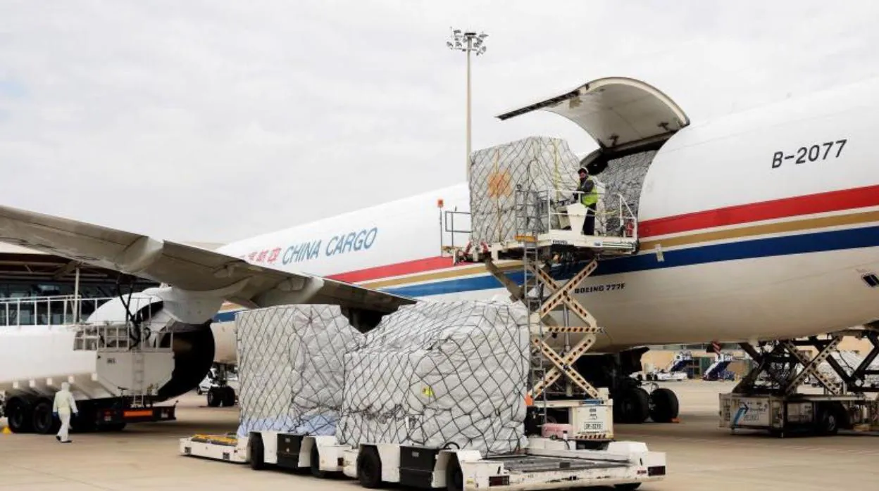 Un avión que llegó a Zaragoza procedente de China con material para distintas regiones