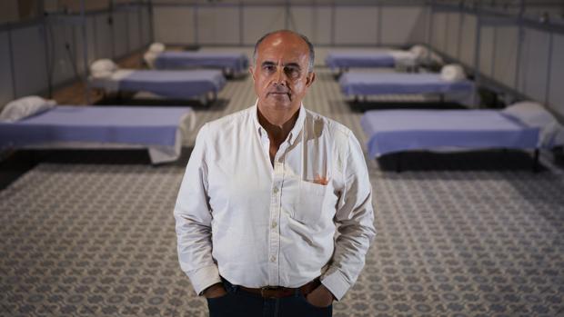 Antonio Zapatero, director del hospital de Ifema: «Si va bien, en una semana a la mayoría se les dará el alta»