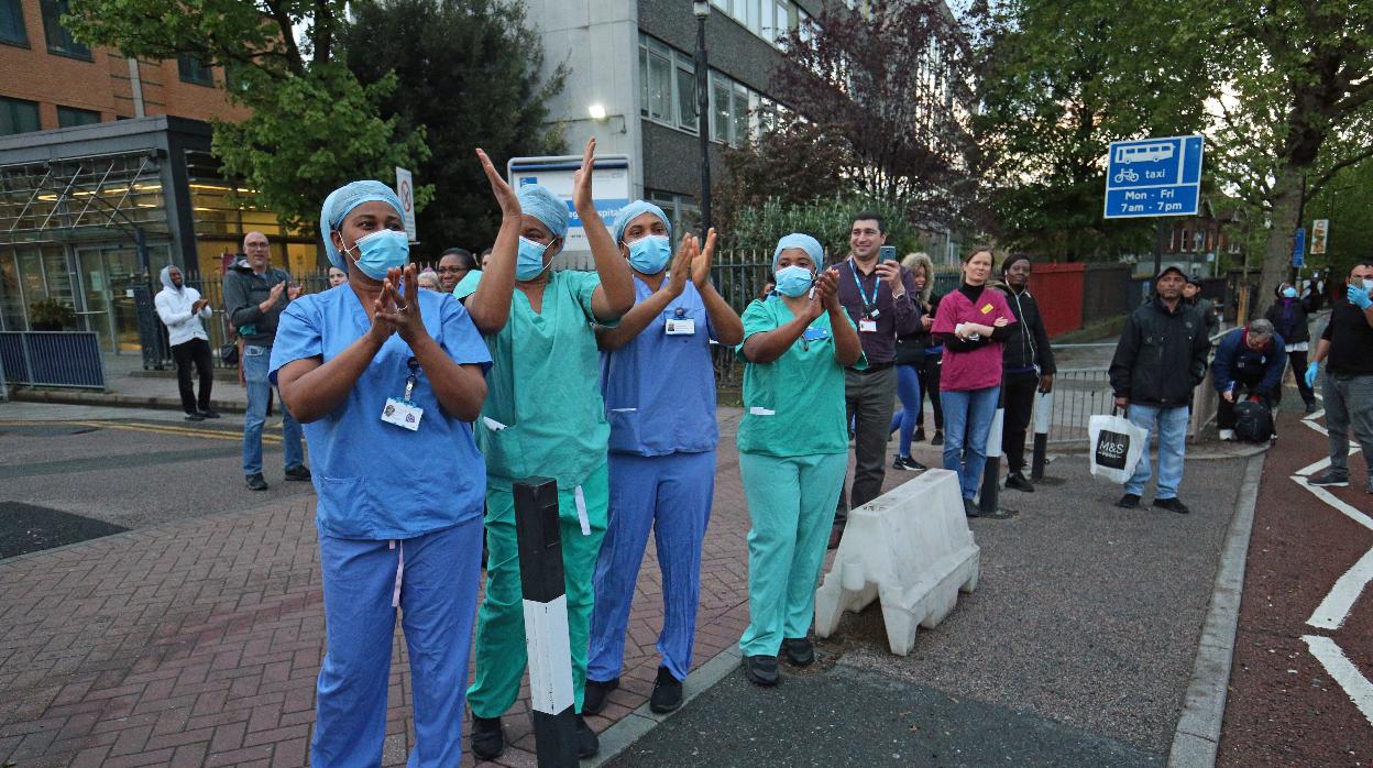 Sanitarios en un hospital británico