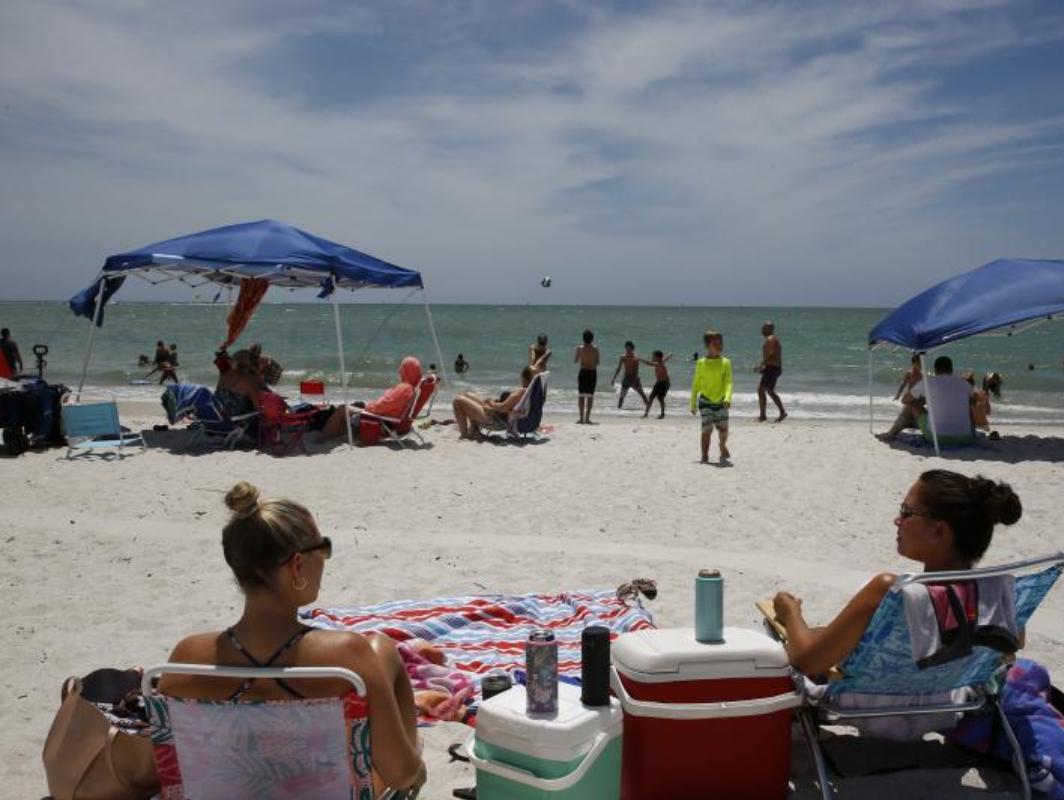 Imagen de una playa del condado de Pinellas (en Florida) el pasado 9 de mayo tras su reapertura después de ser cerrada debido a las precauciones por el coronavirus