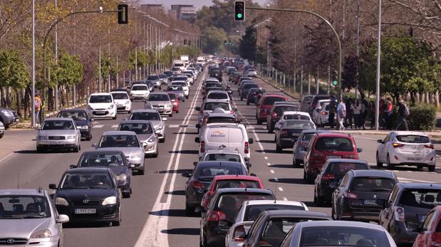 Baleares y Canarias podrán anticipar el veto a los coches contaminantes