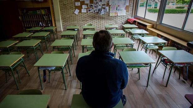 El Gobierno permite a las comunidades decidir cuándo abrir los colegios y en qué cursos