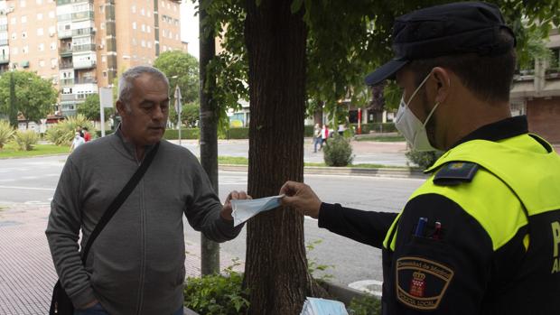 Multas de hasta cien euros para quien no use la mascarilla