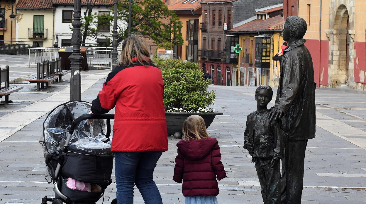 Los niños se contagian igual que los adultos, pero de forma más leve y asintomática