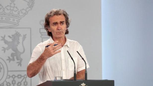 Simón, ante las críticas de la prensa internacional por el desfase de fallecidos: «Es por un exceso de transparencia»