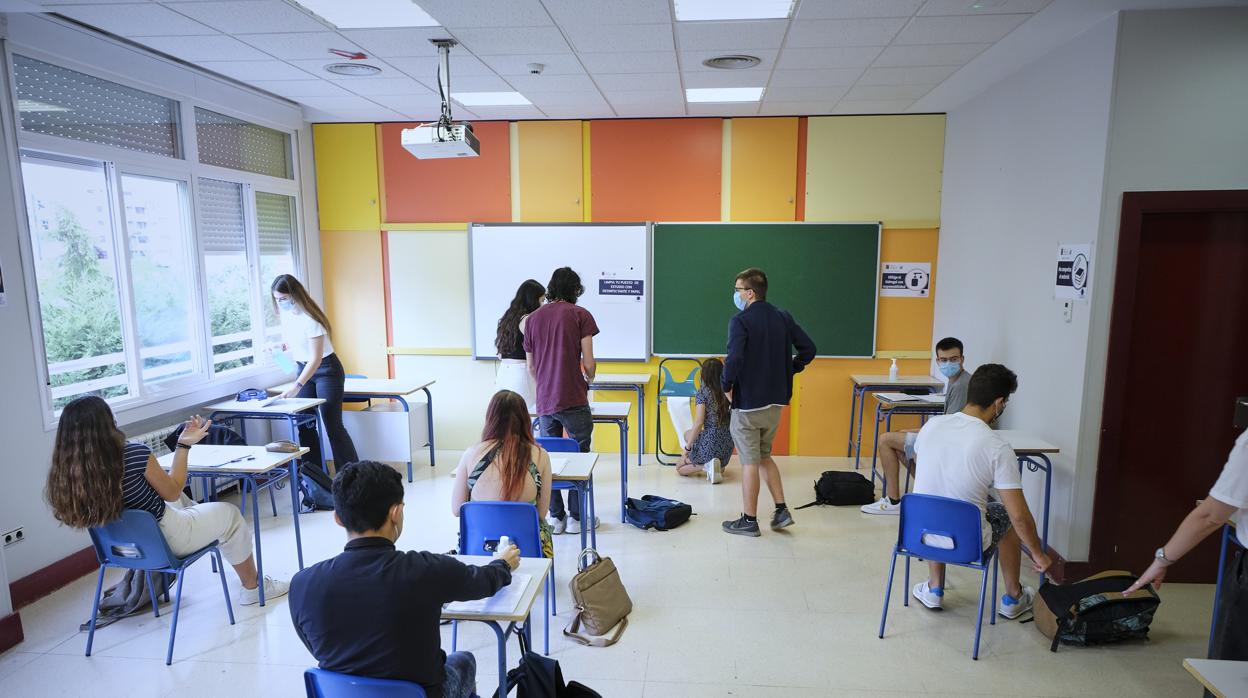 Alumnos del colegio Alamda de Osuna en Madrid vuelven a las aulas para preparar la EVAU