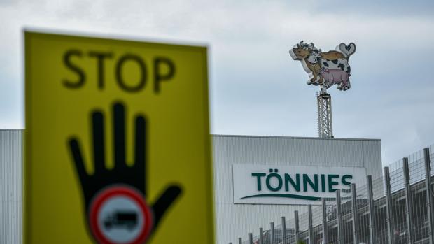 Más de 650 trabajadores de un matadero en Alemania dan positivo por Covid-19