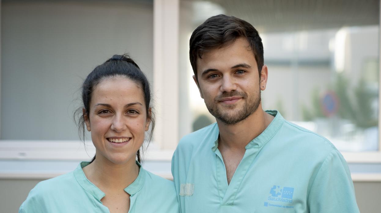 Miriam Ripoll y Rubén Martín acaban de aprobar el MIR y se ofrecieron voluntarios para trabajar en el Hospital Universitario de Torrejón durante la pandemia