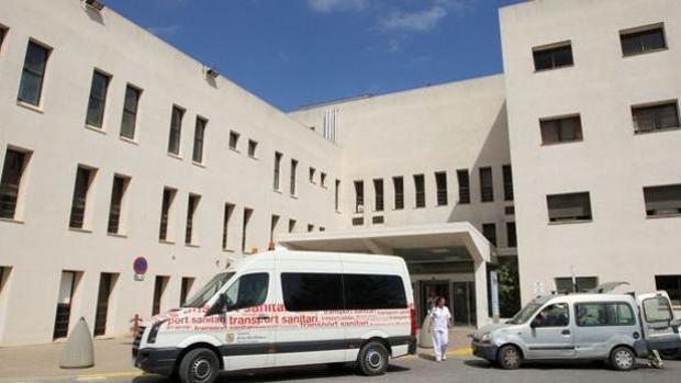 Obligan a ingresar en un hospital de Ibiza a un hombre que viajó hasta la isla sabiendo ya que tenía coronavirus