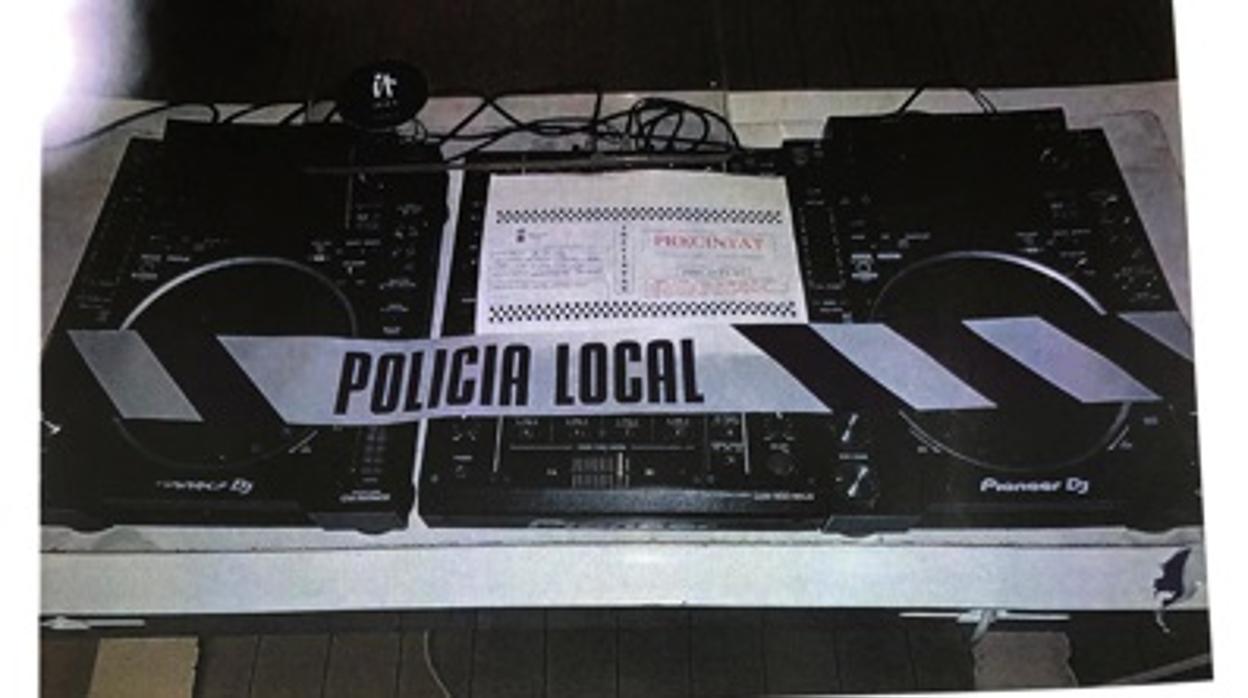 Equipo precintado por la Policía Local