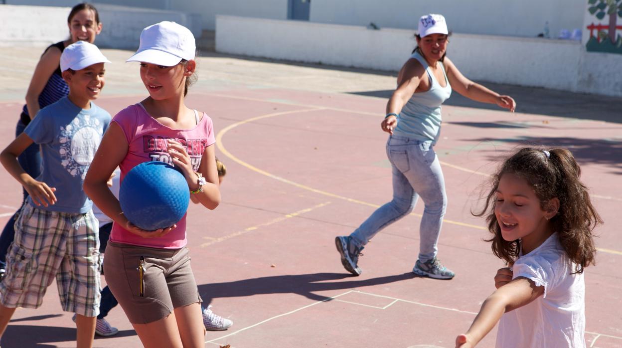 Fundación La Caixa impulsa actividades de verano para ayudar a 20.000 menores vulnerables