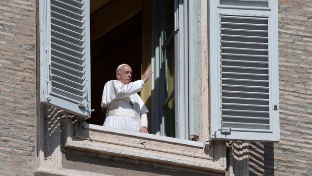 El Papa advierte que «la pandemia no muestra signos de pararse» y reitera la urgencia del alto el fuego mundial