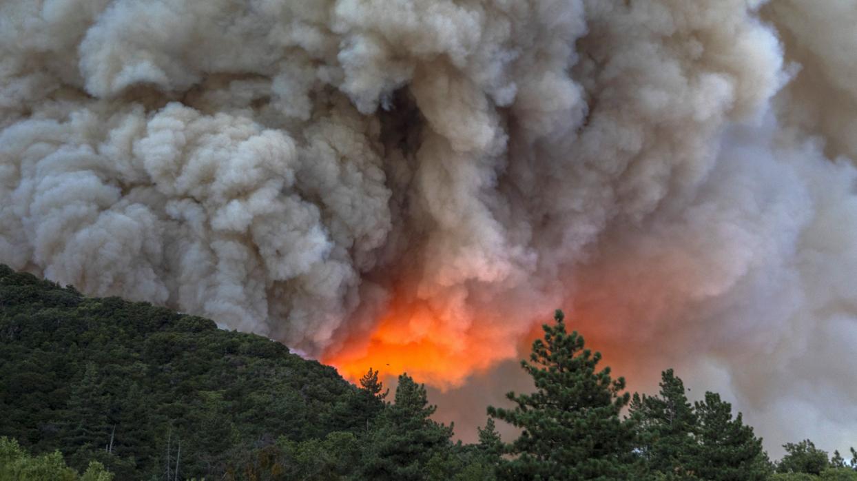 El incendio de California arrasa ya más de 10.000 hectáreas y aún tardará días en poder controlarse