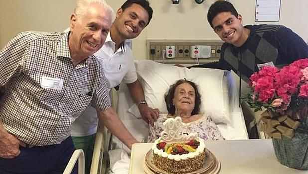 Una mujer desahuciada por los médicos se recupera del Covid-19 y celebra su 105 cumpleaños