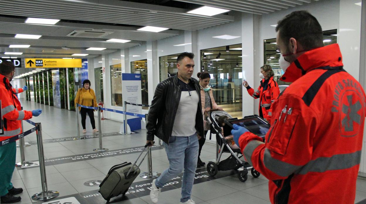 Imagen de archivo de la llegada de un viajero al aeropuerto de Roma