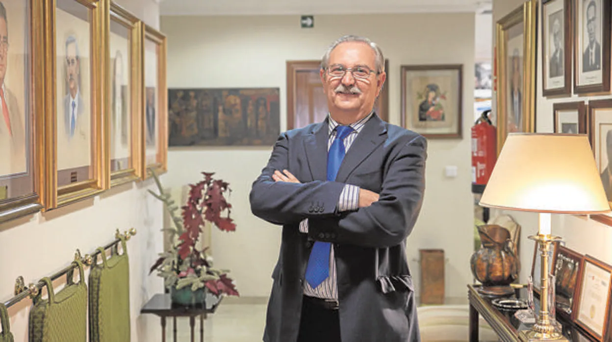 Serafín Romero es el presidente de la organización médico colegial