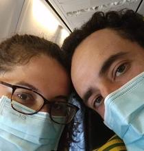 Álvaro y Ana en el avión