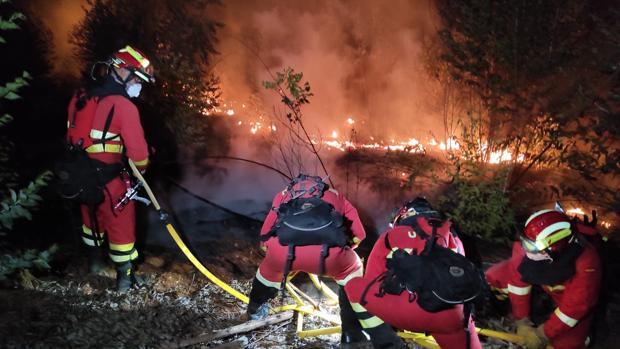 El incendio de Huelva afecta ya a 9.000 hectáreas, según cálculos del Infoca