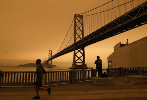 Insólita imagen de San Francisco, teñida de naranja por las llamas