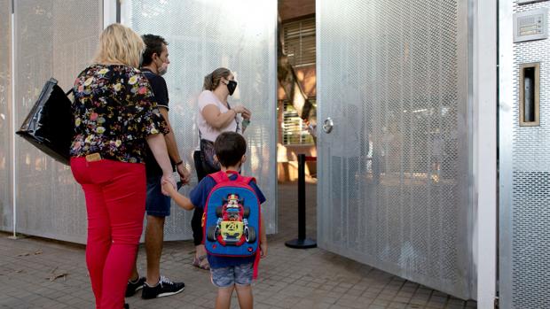 La Plataforma Estatal de Enfermera Escolar informa a la Fiscalía de Menores del «grave riesgo» del alumnado ante la Covid