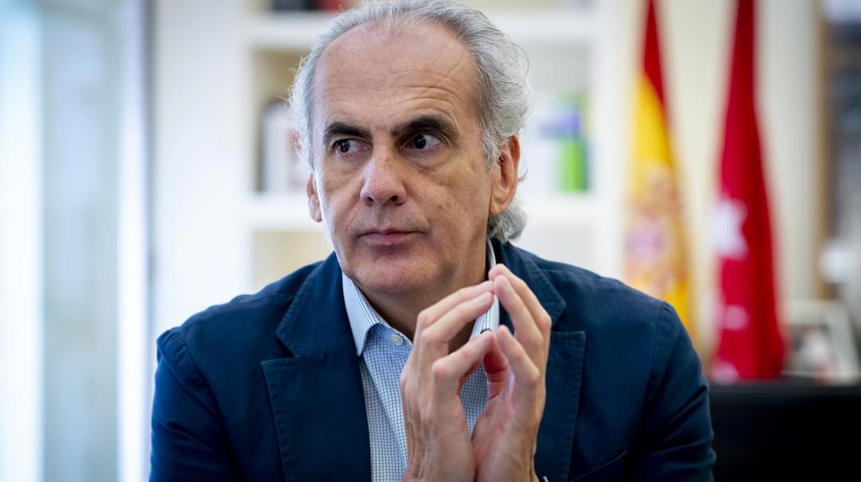 El Consejero de Salud de la Comunidad de Madrid, Enrique Ruiz Escudero, durante la entrevista con ABC