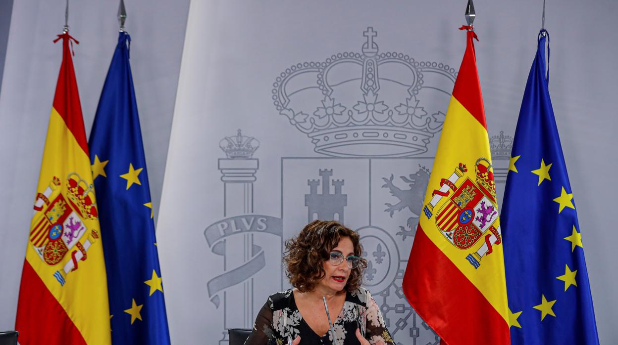 La ministra portavoz, Maria Jesús Montero, en la rueda de prensa posterior al Consejo de Ministros