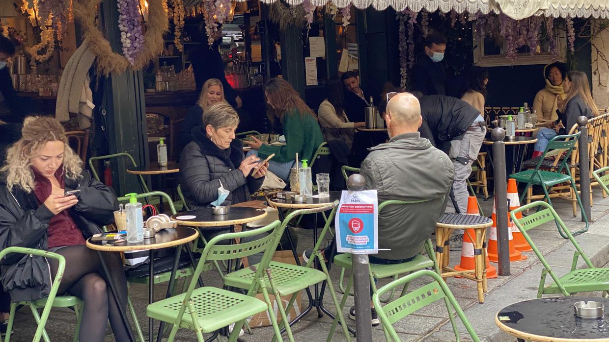 Café famoso y concurrido, rue de Buci esquina rue Gregoire de Tours