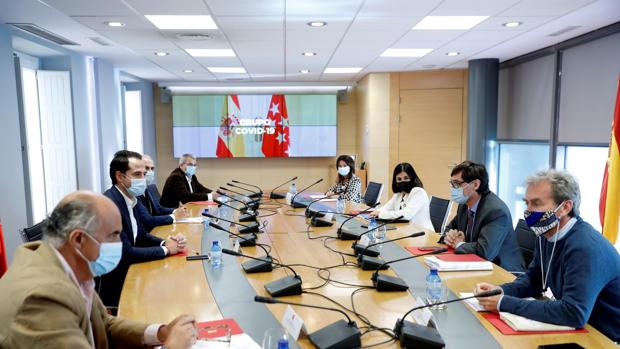Dos horas de negociación para evitar la palabra «acuerdo» entre Sanidad y Madrid