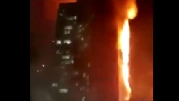 Un incendio arrasa un rascacielos de 33 plantas en Corea del Sur