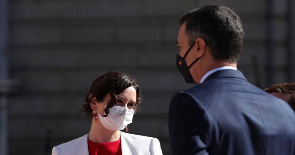 El presidente del Gobierno, Pedro Sánchez, junto a la presidenta de la Comunidad de Madrid, Isabel Díaz Ayuso