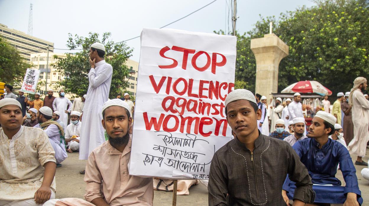 Imagen de una protesta contra las violaciones en Bangladesh