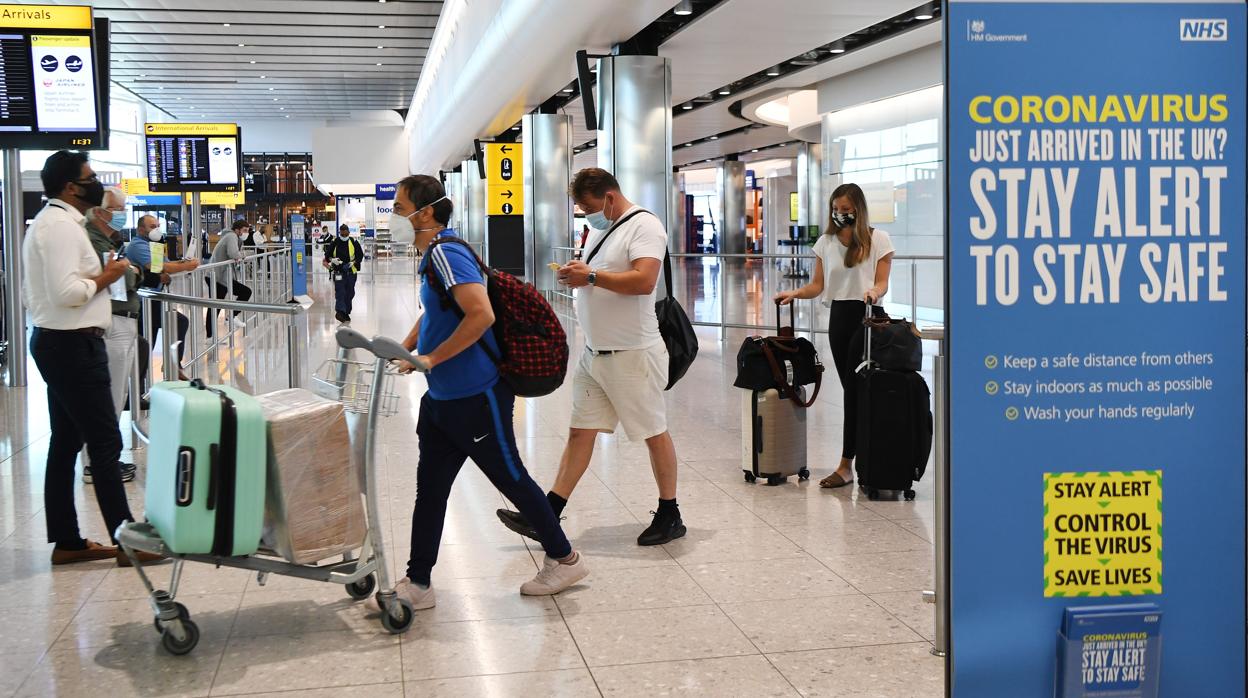 Pasajeros llegando al aeropuerto de Heathrow de Londres, el pasado 30 de julio