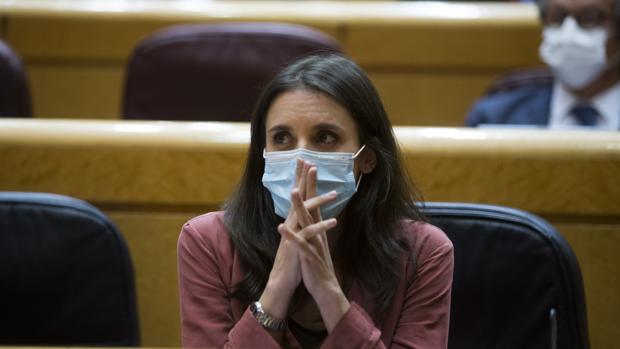 Montero intenta relajar la tensión con el feminismo y cambia el nombre del Instituto de la Mujer